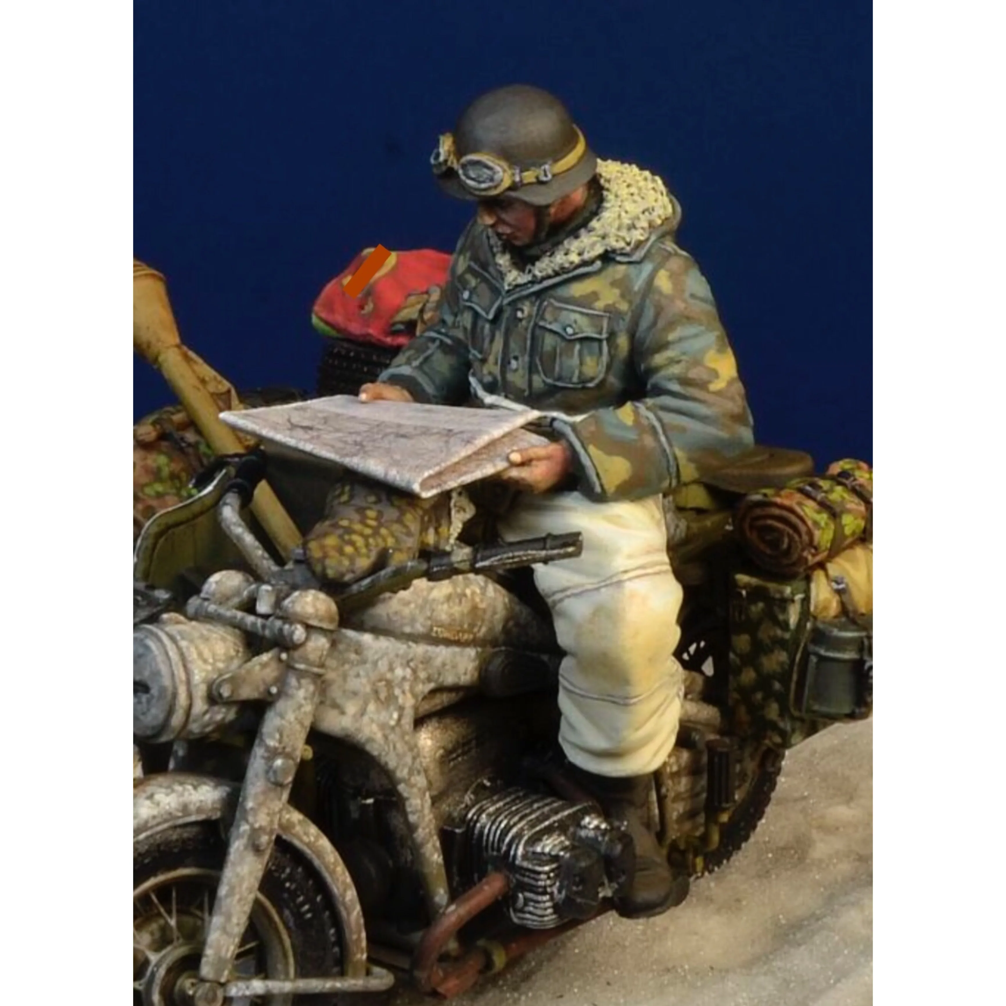 

1/35 Resin Model Figure GK ，There is no motorcycle ，no newspaper ， Unassembled and unpainted kit