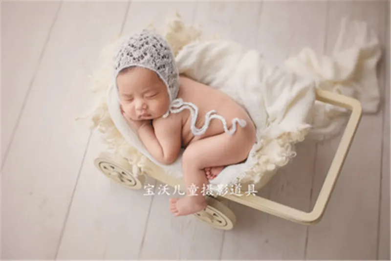 Newborn Photography Props Accessories Wooden Four-Wheeled Trolley Studio Shoots Photo Props Wood Posing Bed Toddler Baby Props