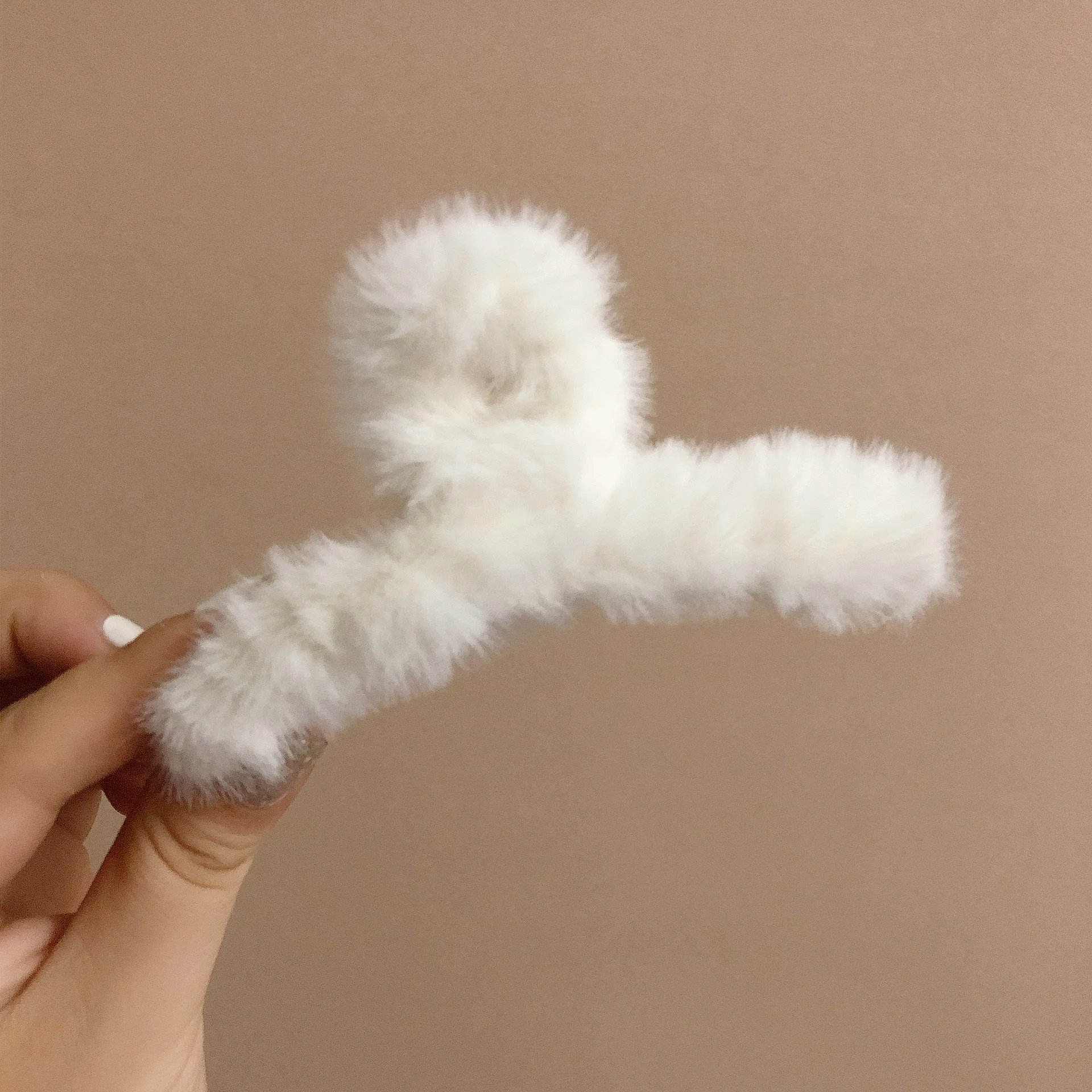 Kawaii Autumn Winter Fur Hair Claw Korea Fashion Vintage Solid Hairy Shark Hair Clip for Women Girl Hairpin Handmade Accessories