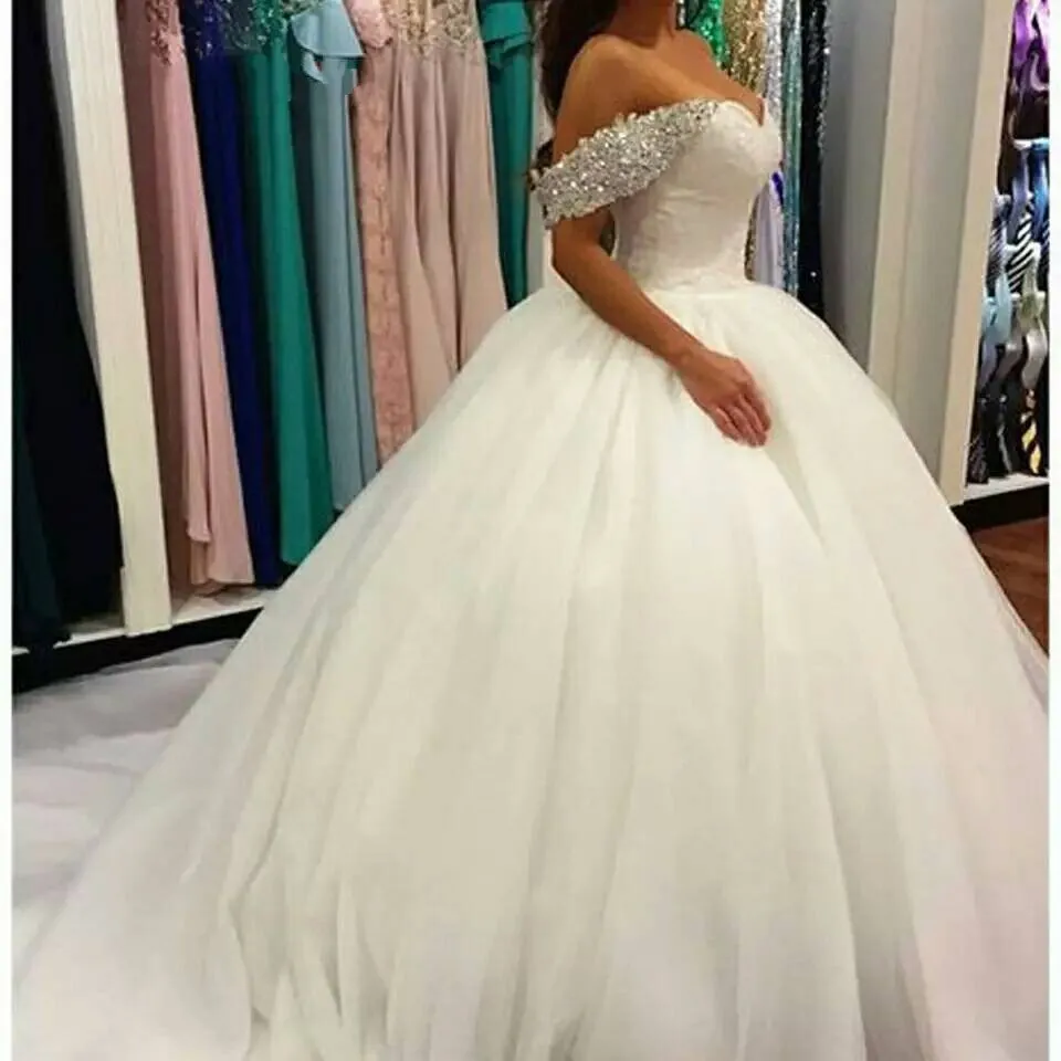 Robe de mariée bouffante avec des perles, longue, Corset, traîne, à la mode