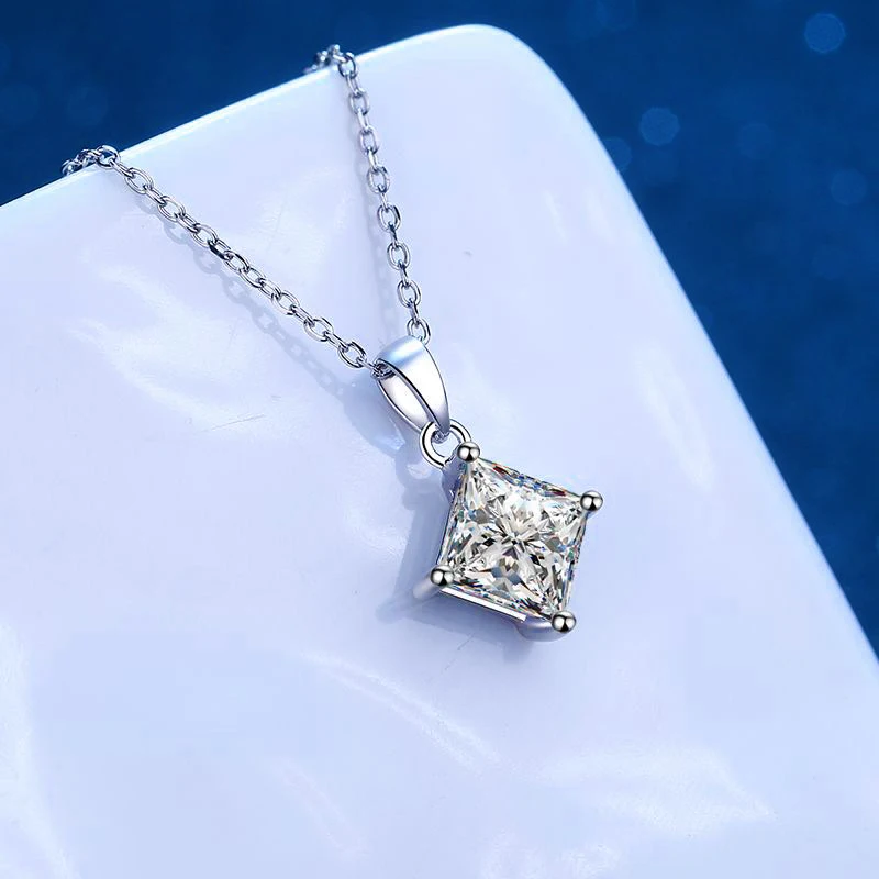 Certified Princess Cut Moissanite Necklace 2CT Lab Created Diamond Pendant Necklace Solid S925 Silver Moissanite Wedding Jewelry