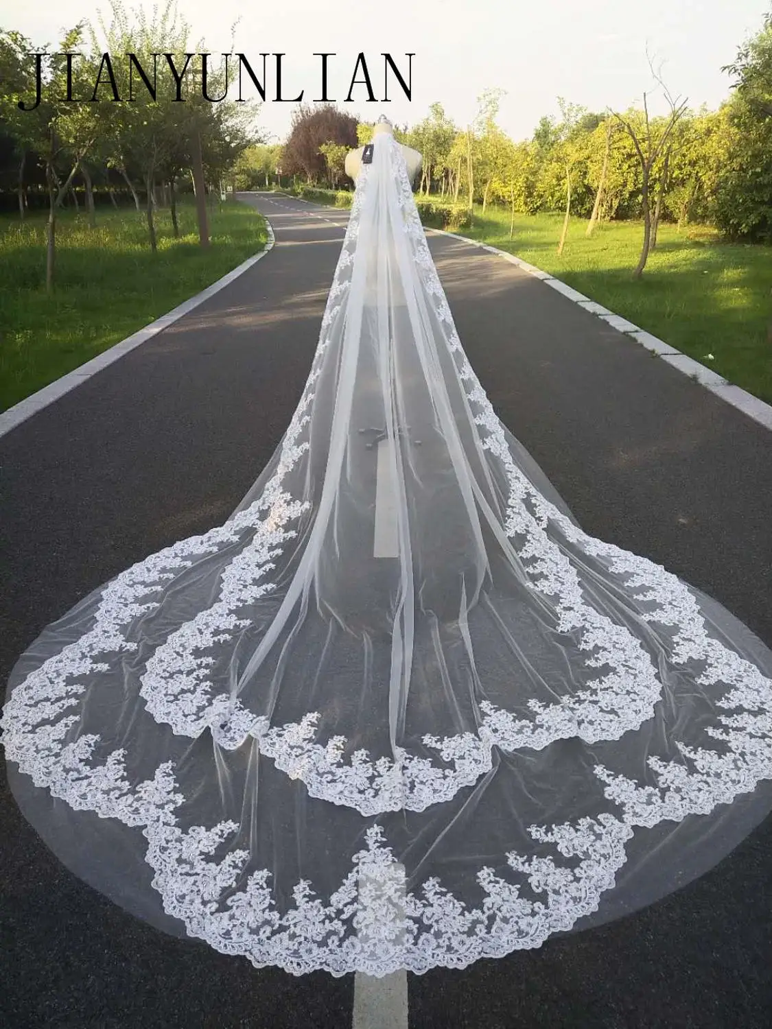 100% real photos Cathedral Wedding Veils Long Lace Edge Bridal Veil with Comb Wedding Accessories Wedding Veil