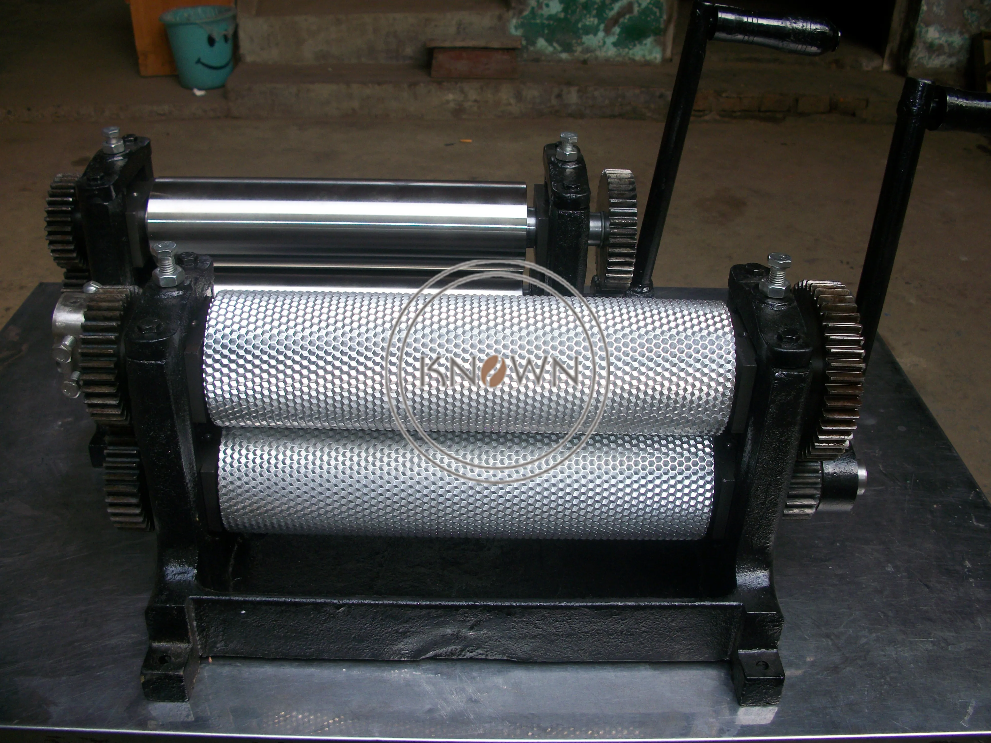 Beeswax Flat Pressing Machine for Sale Electric Beeswax Foundation Roller Embossing Machine High Quality