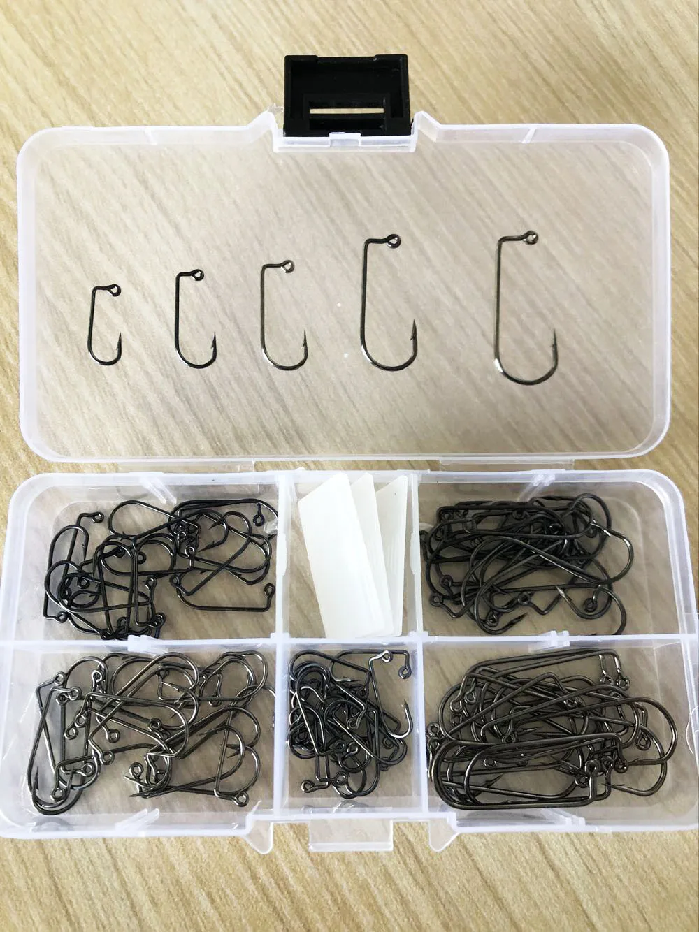 

100PCS/Box 200PCS/Box 9147 High Carbon Steel Fishhook Kit Black 90 Degree Aberdeen Offset Jig Fishing Hooks Set Size 8#-1#