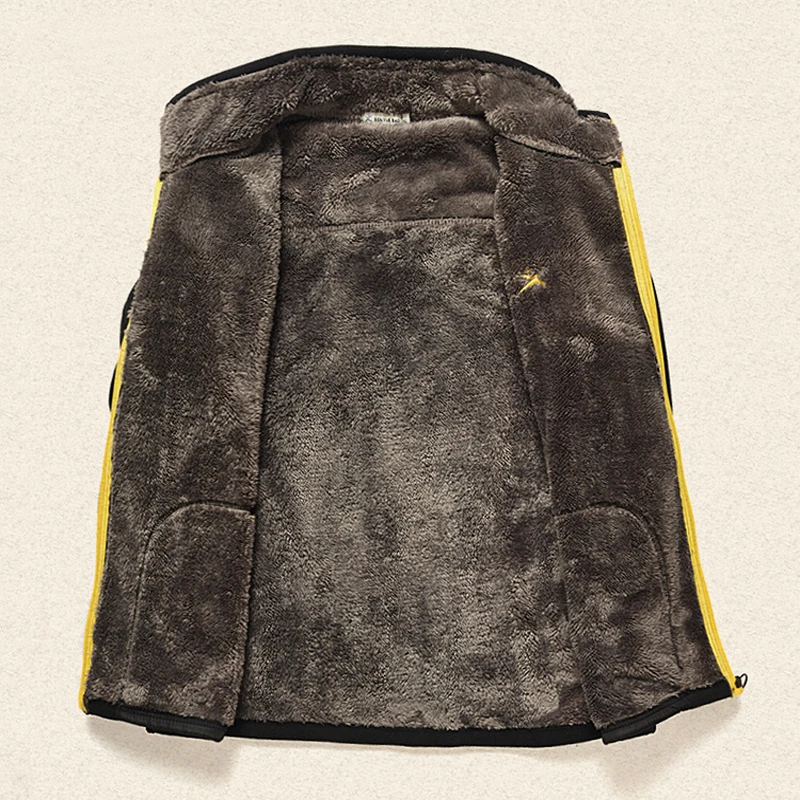 TRVLWEGO Men Outdoor Fleece Hiking Jacket Spring Autumn Windproof Thick Warm Jacket Mountaineering Camping Coat Big Bag