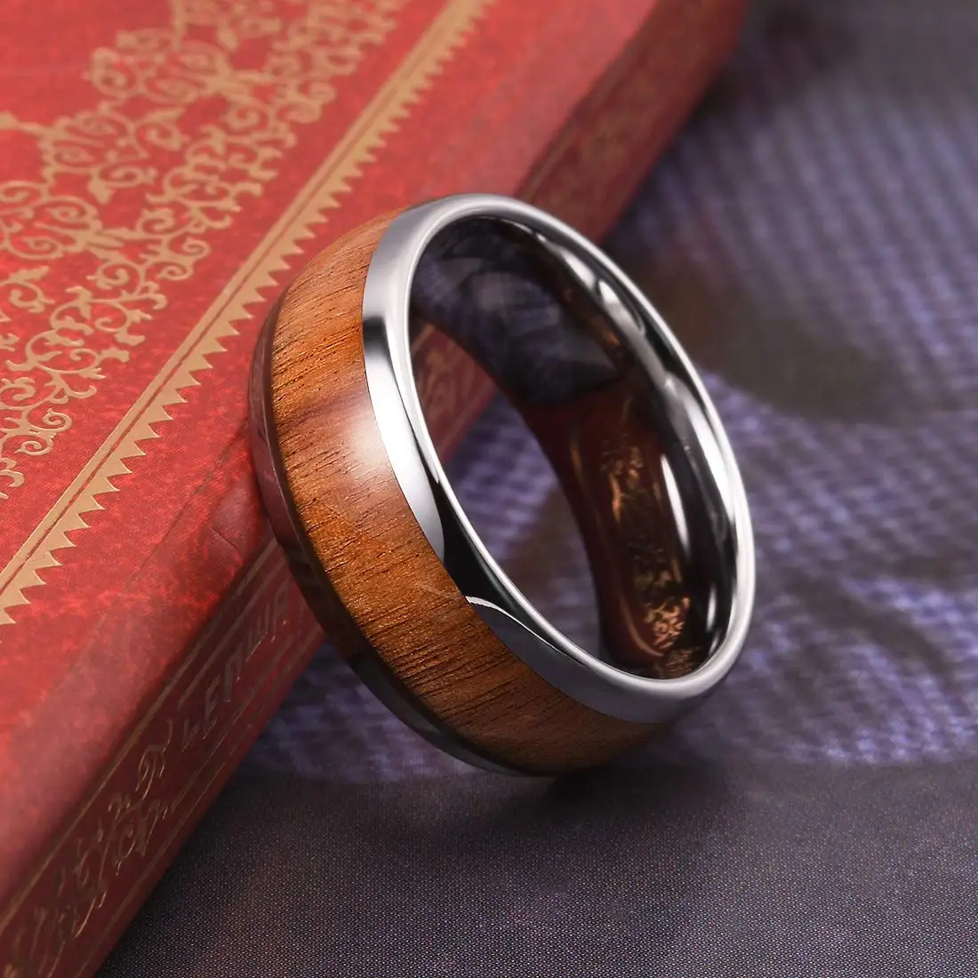 Luxury Mens 8mm Koa Wood Arrow Inlay Titanium Wedding Ring Viking Hunting Stainless Steel Engagement Ring Men Wedding Band Gift