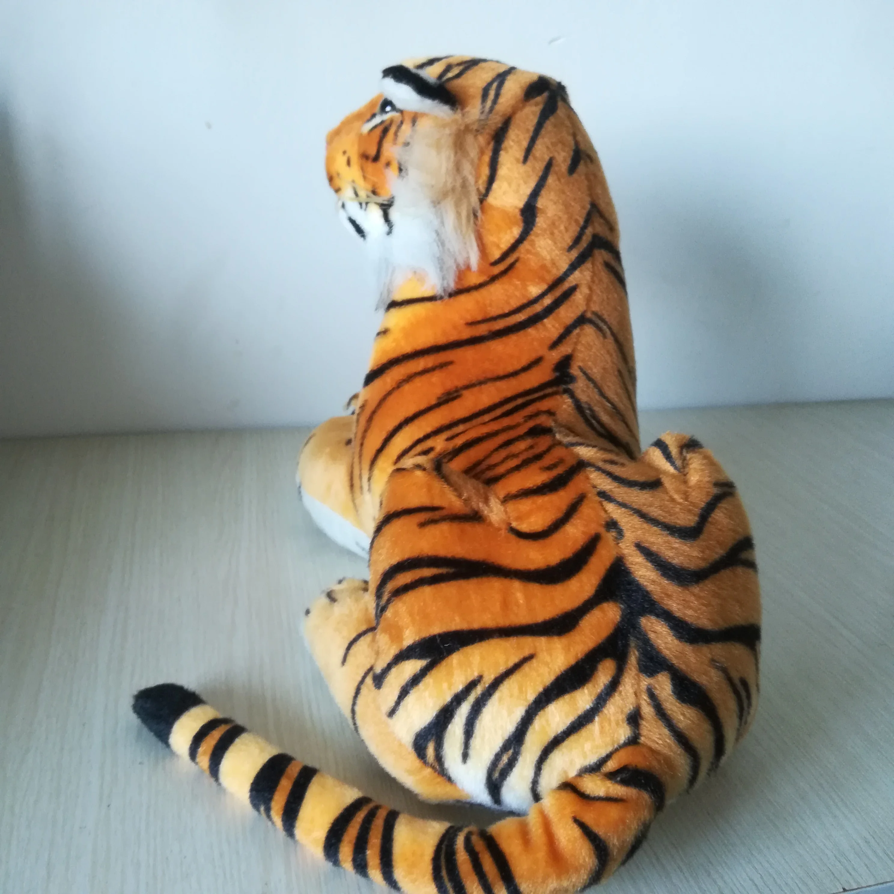 Brinquedo da vida real cerca de 45x25cm propenso tigre amarelo brinquedo de pelúcia brinquedo macio, presente de natal h0285