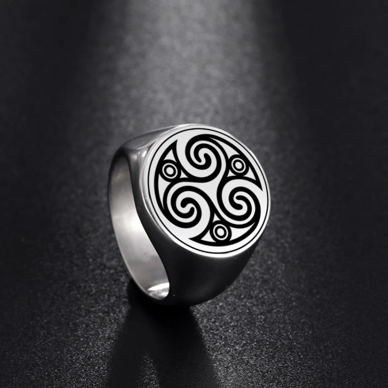 LIKGREAT Stainless Steel Rings for Men Triskele Triple Spiral Symbol Amulet Solomon Signet Ring Punk Occult Magic Pagan Talisman