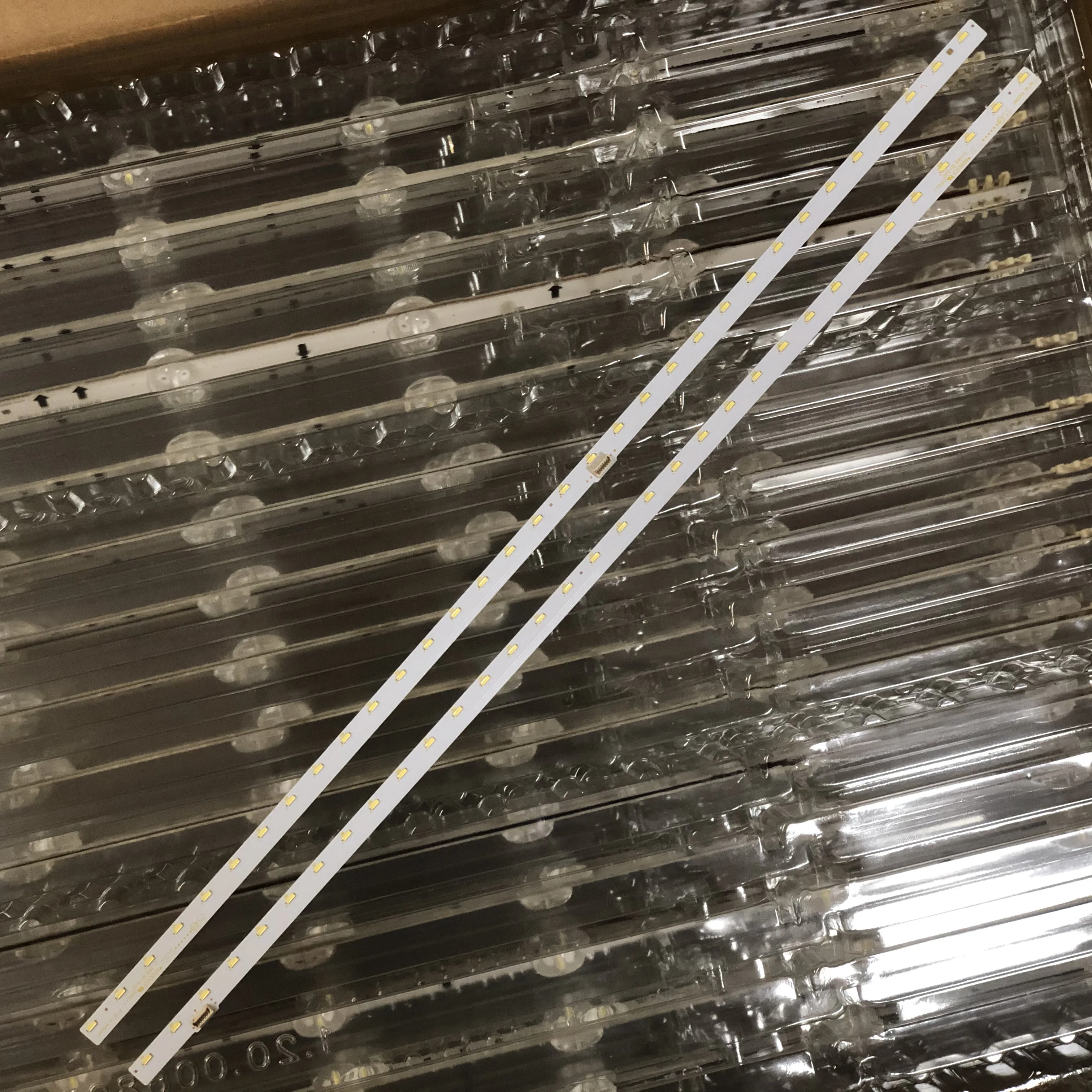 LED شريط إضاءة خلفي 33 مصباح ل LB43044 V1_00_R V0_00_L 74.43t08.004-00-fc KDL-43W800F KDL-43WF805 T430HVF03.2