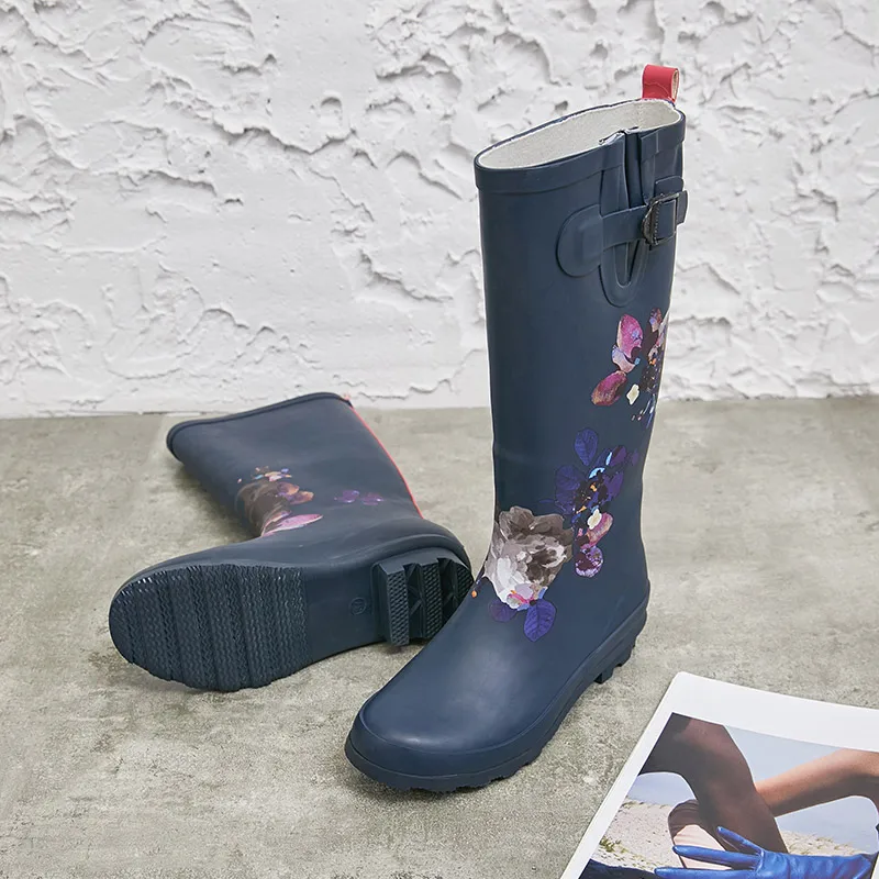 Beautiful Lady Female Rain Boots Fashion Delicated Rubber High Tube Mid-calf Rian Shoes With Beauty Pattern