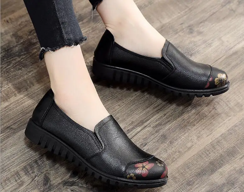 New Woman Flats Genuine Leather Shoes Slip On Ballet Flats Women black printing Woman Shoes Round head retro Soft Loafers Shoes