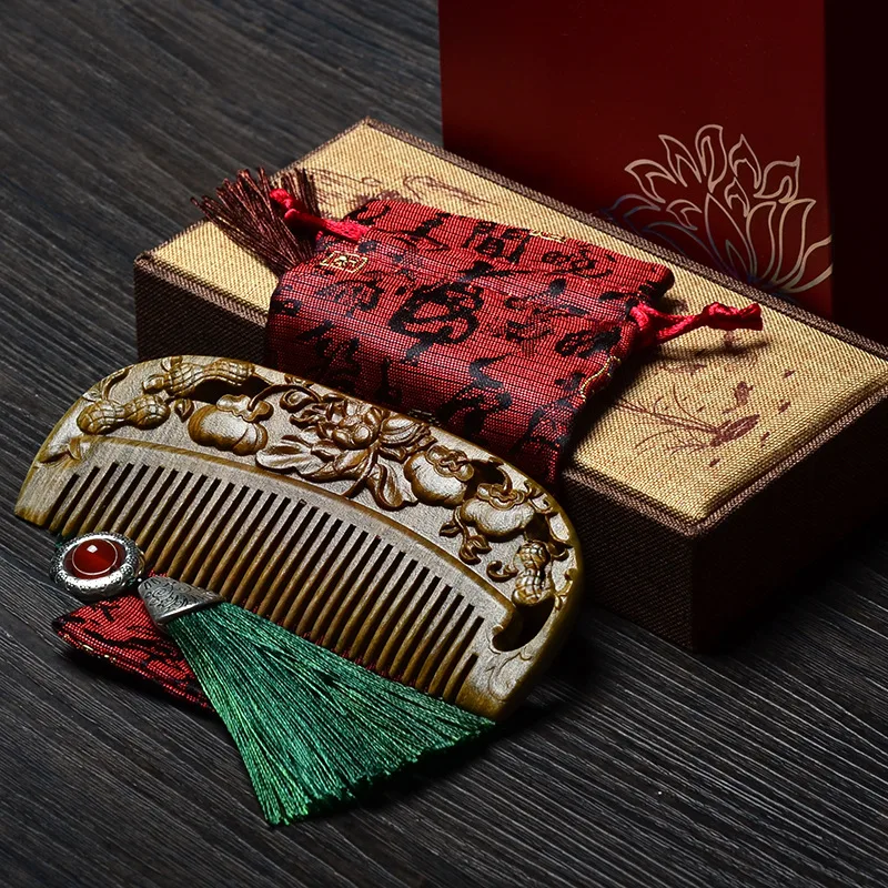 

Classical Chinese Embossed Exquisite Green Sandalwood Comb Massage Anti-hair Loss Static Electricity Birthday Gift