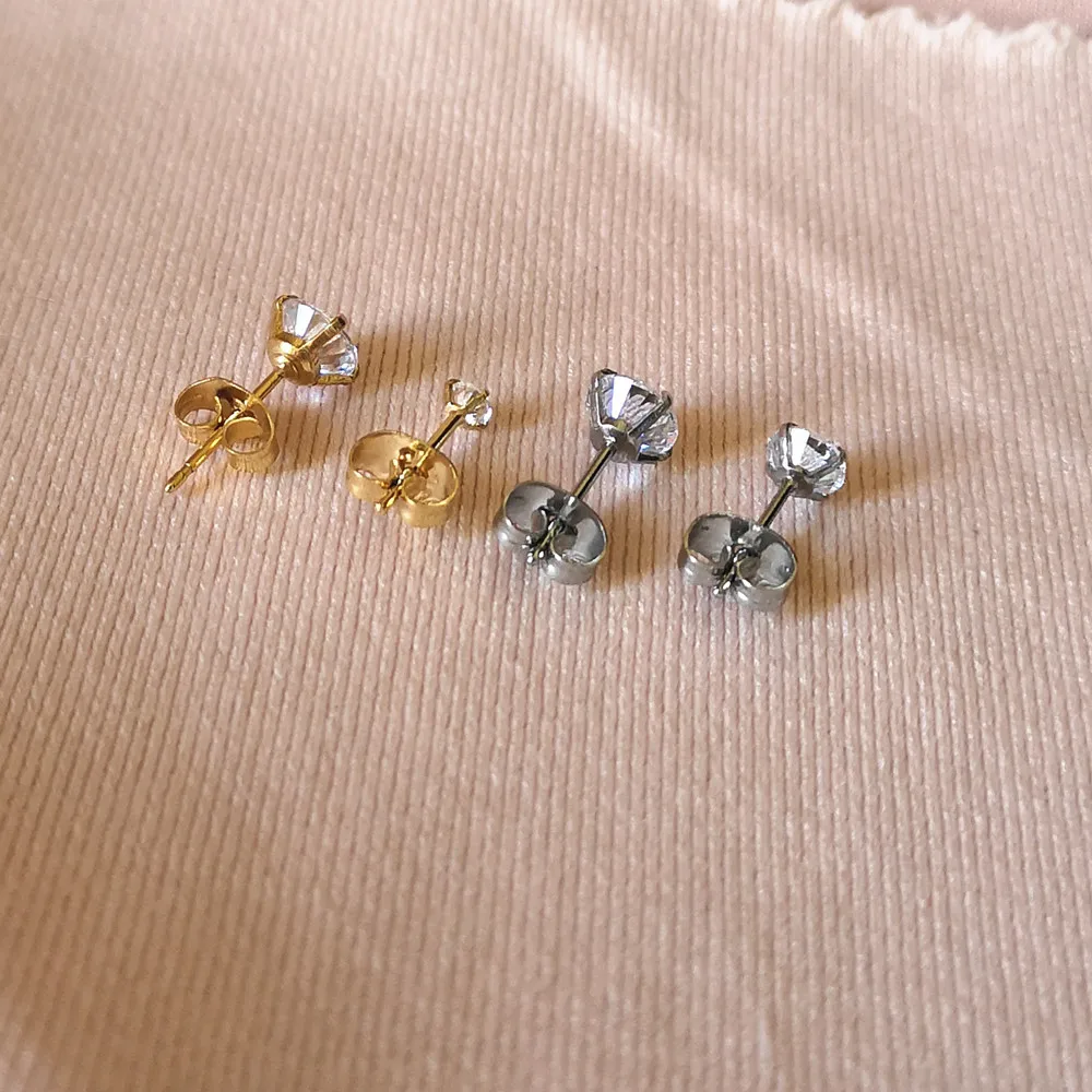 Edelstahl-Ohrstecker, hypoallergen, mit Push-Back-Verschluss und glitzernden AAA-Zirkonia, IP-Beschichtung, 3/4/5/6 mm, Schmuck – Detail 8