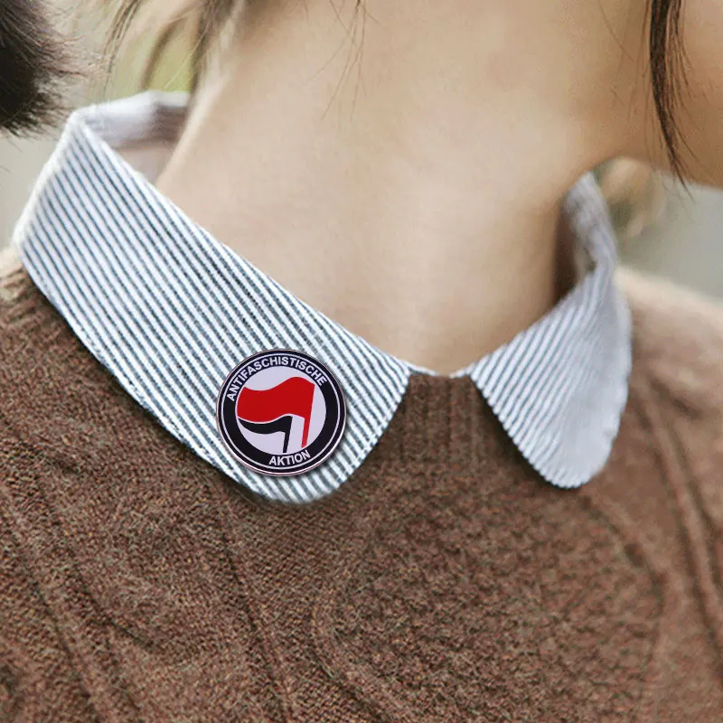 골동품 파시치 악션 메탈 핀 (레드/블랙) AFA 클래식 로고 브로치 마르시스트 사회주의 공산주의자 빈티지 독일 액세서리