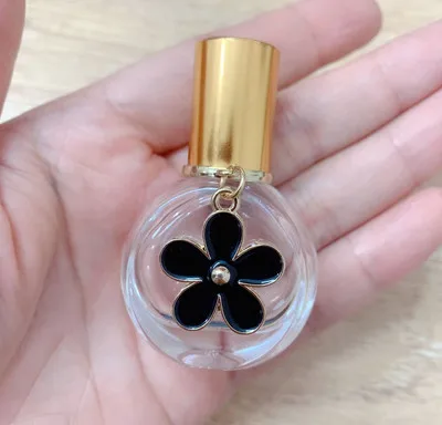 10pcs/lot 10ml 12ml 15ml  Perfume Roll on Bottle with Flower pendant Ball Roller Essential Oil Vials Thin Glass