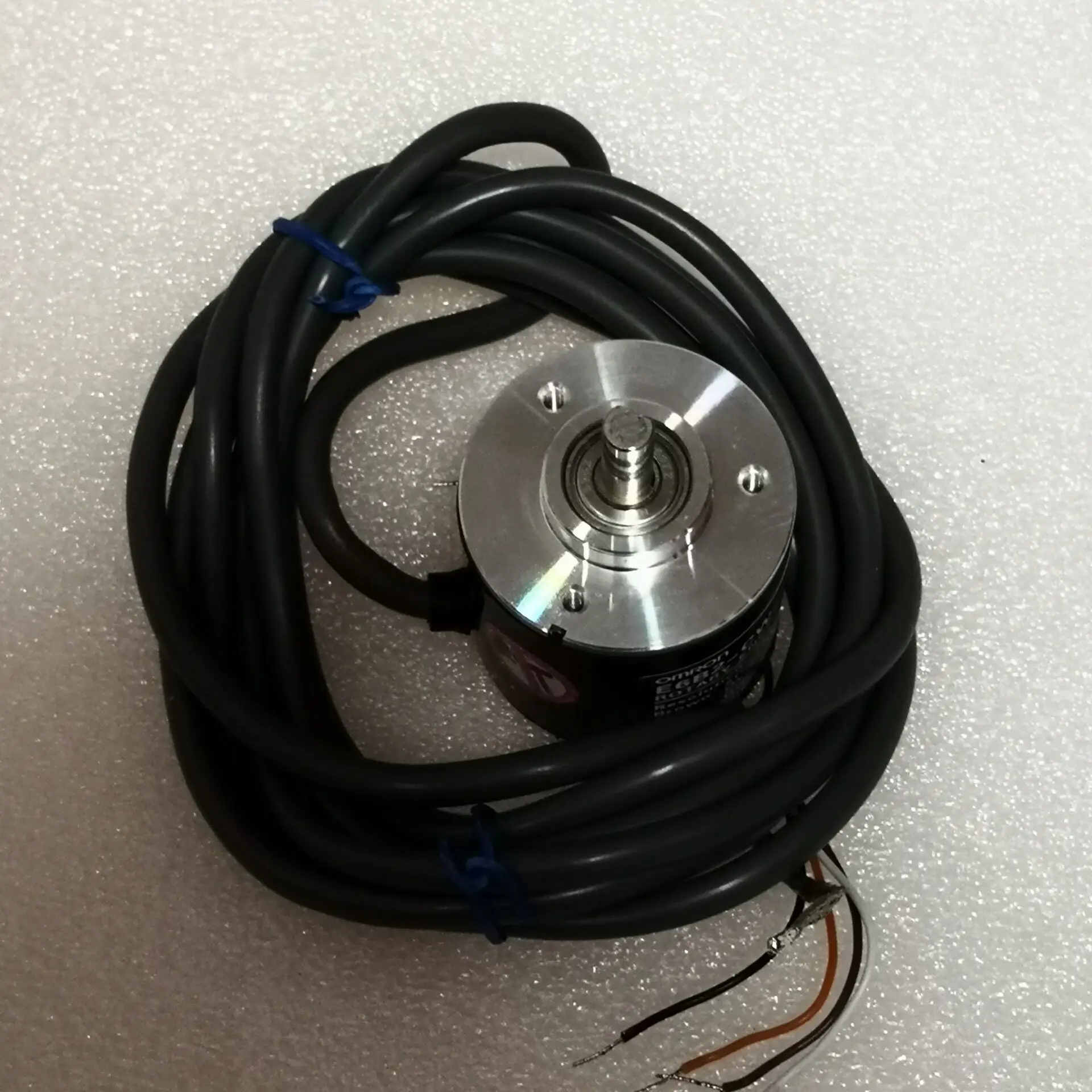 

E6B2CWZ6C Rotary Encoder E6B2-CWZ6C 10 20 30 40 60 100 200 300 360 400 500 600 1000 1024 1800 2000 2500P/R 5-24V E6B2