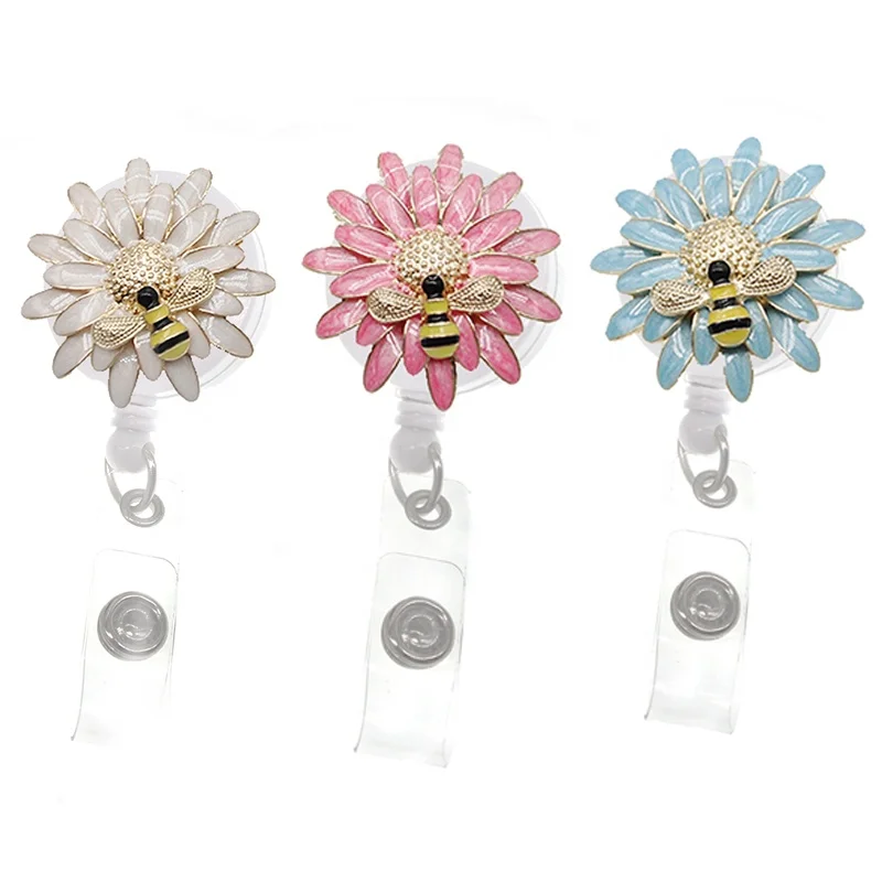 10/20 Pcs/Lot Wholesale Plastic Name Badge Reel Cartoon Animal Bee Flower Retractable Badge Holder