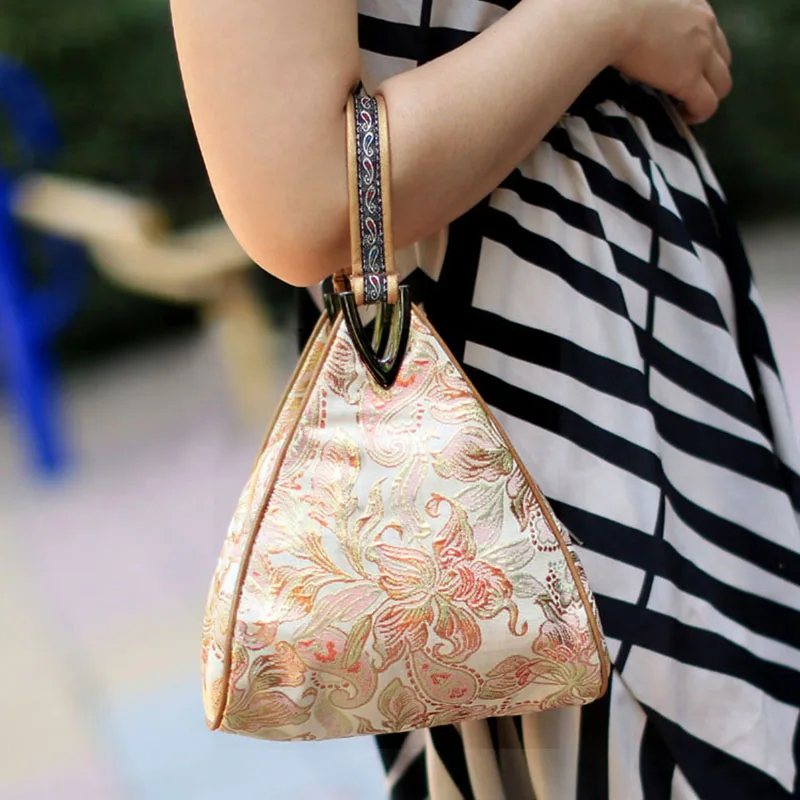 Classic Brocade Silk Gold Triangle Shoulder Handbag New Fashion Design Triangle Casual Bags Total Bag