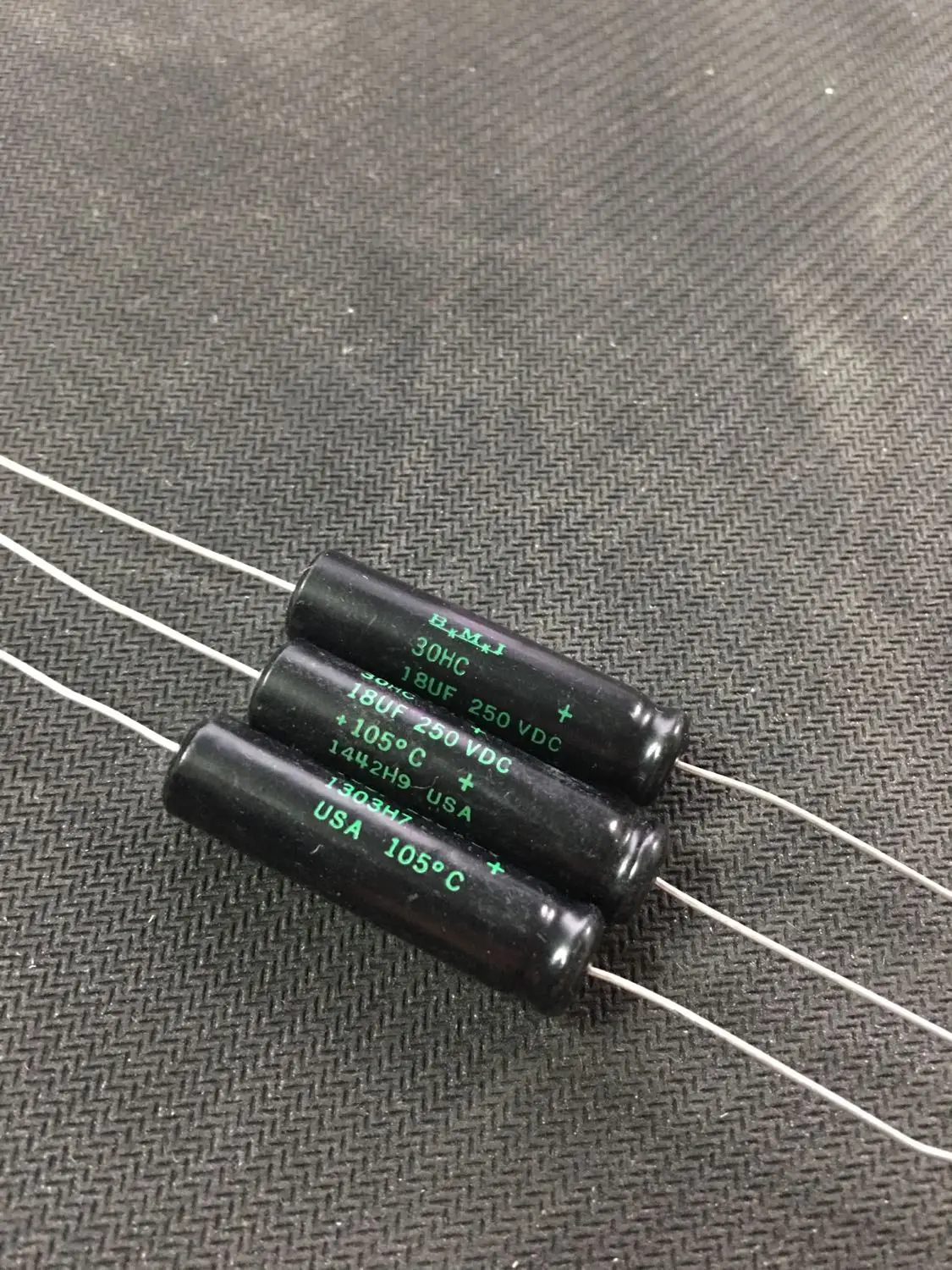 

10pcs/30pcs United States BMI sprague 30HC 250V18UF axial electrolytic capacitor with ATOM free shipping