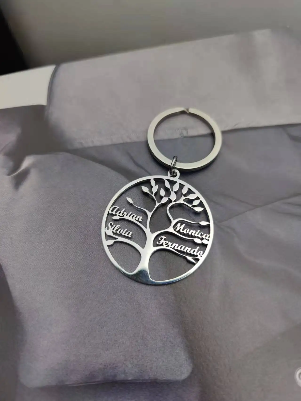 Tree of Life Custom Keychain With 1-6 Name Personalized Jewelry Family Member Key ring The Best Gift For Mother Wife
