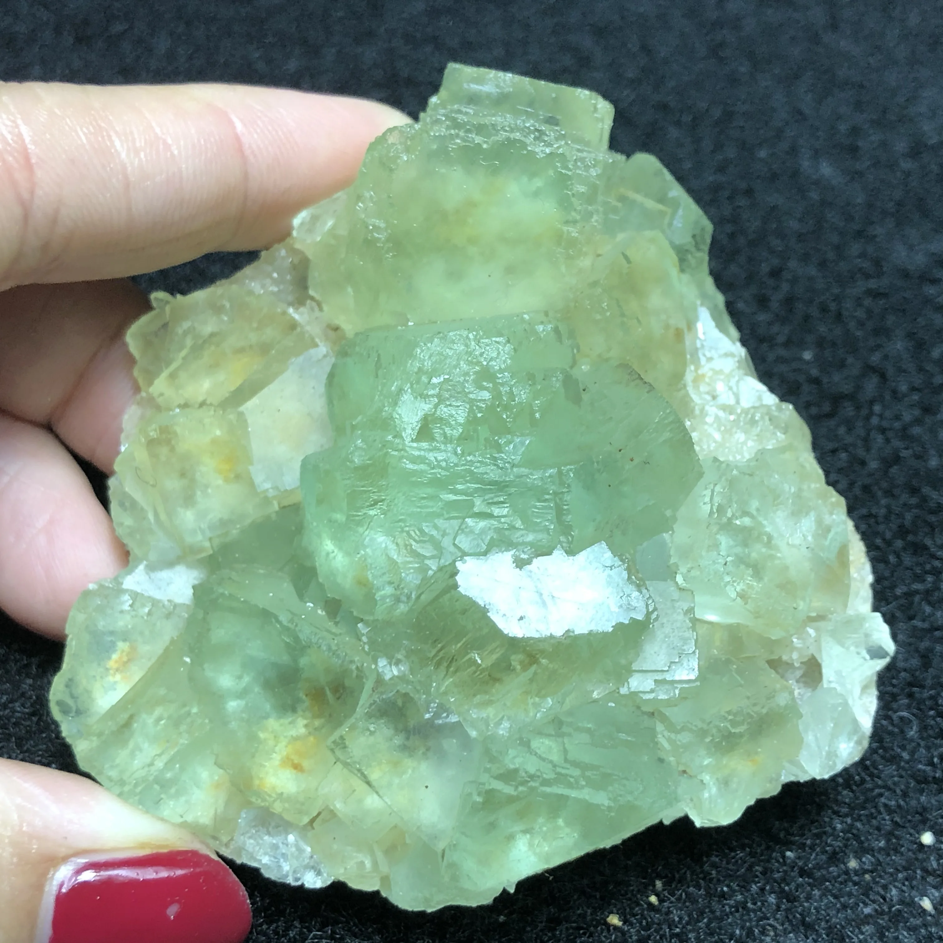 

195.7gNatural rare grass green fluorite mineral specimen stone cluster healing crystal home decoration quartz gem ornaments