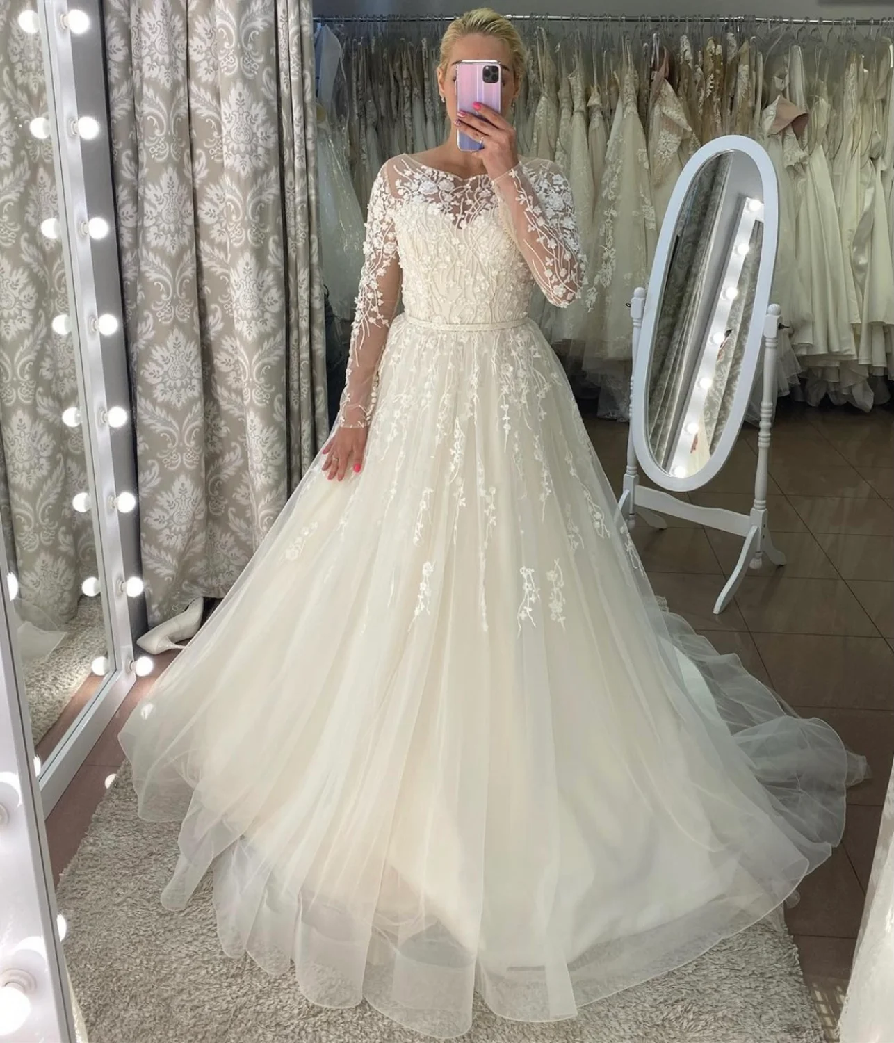 Wedding Dress O-Neck Illusion Tulle Full Sleeve Lace Appliques Sashes Button Floor Length Sweep Train Gorgeous Bridal Gown New