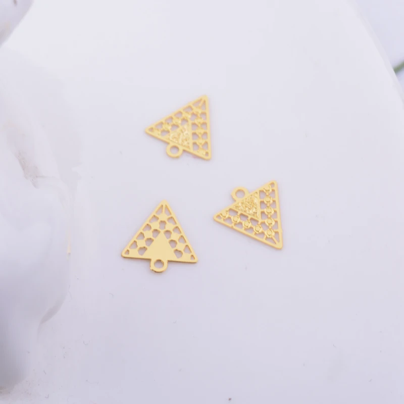 100 Stück AC11639 10*12mm Filigrane Mini-Dreieck-Anhänger aus Metall-Messing, Dünne Geometrische Anhänger für DIY-Schmuck- und Ohrringherstellung – Detail 5