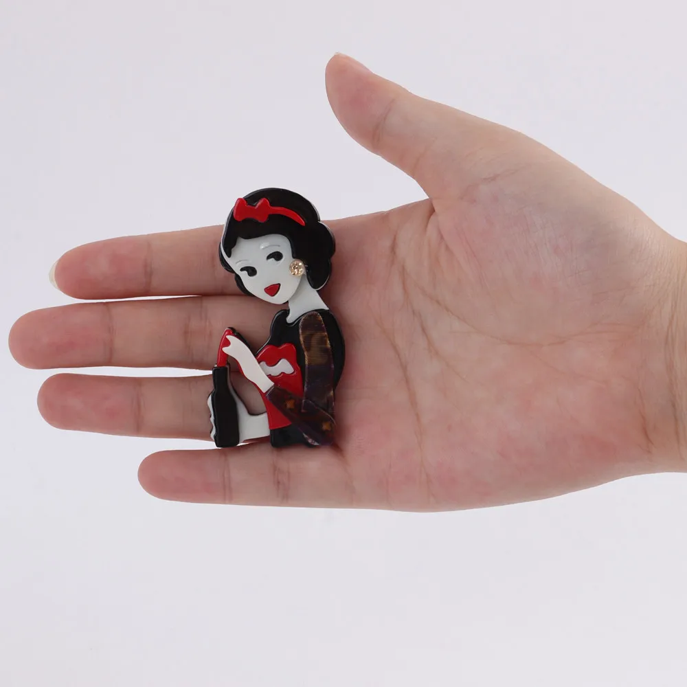 New Punk Creative Lady Holding Lipstick Acrylic Brooches Pins For Women Cartoon Cute Badge Lapel Pin Fashion Jewelry Accessories