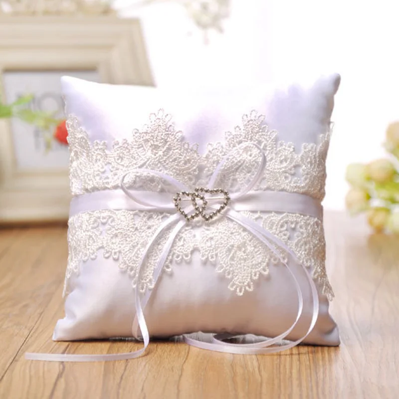 Giá Rẻ Ren Trắng Trang Trí Đám Cưới Vòng Gối Coussin Liên Minh Cô Dâu Người Mang Nhẫn Vỏ Gối Cưới Lễ Kết Hôn