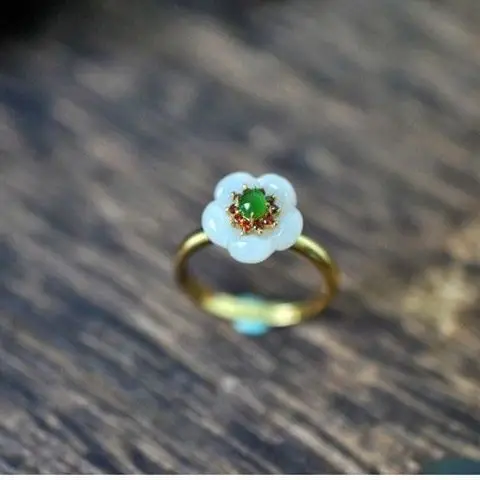 Nuovo anello intarsiato in argento naturale Hotan con fiore di giada bianca anello in stile cinese con design di tribù di corte gioielli da donna di marca