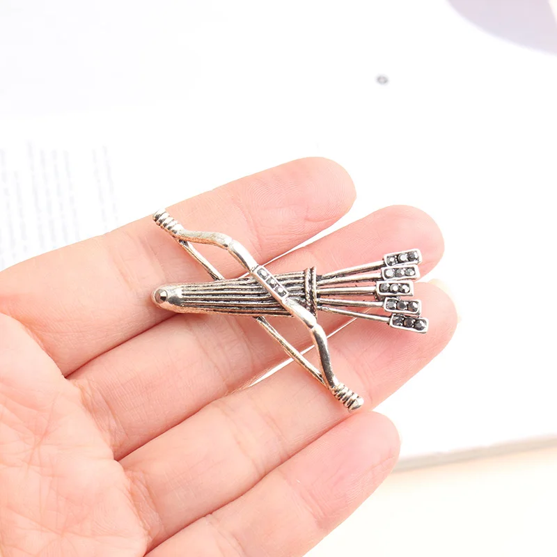 Pomlee Vintage Metal Bow and Arrows Brooches Crystal Clothes Suit Shirt Collar Lapel Pin Badge Jewelry Men Women Accessorise