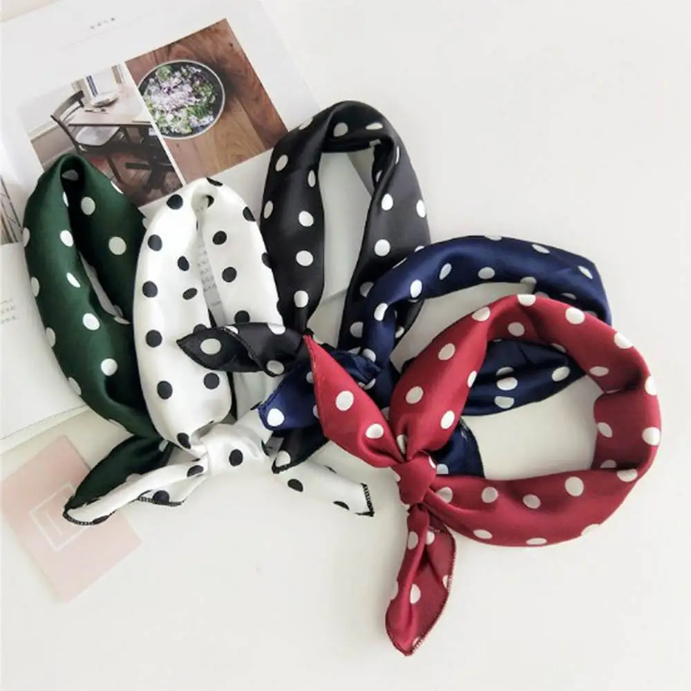 Petit Foulard Carré en Satin Plissé pour Femme, Marque de Luxe, Élégant, Mouchoir Rond, Bandanas, Accessoires