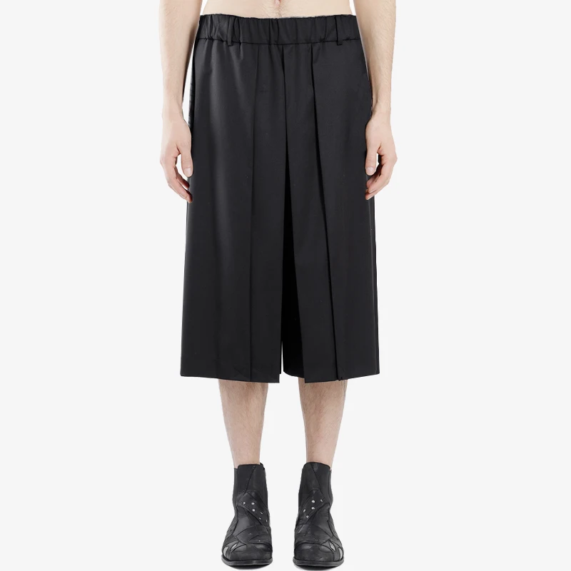 Men's large size loose pleated deconstructed five-point pants men's simple folding skirt niche design shorts