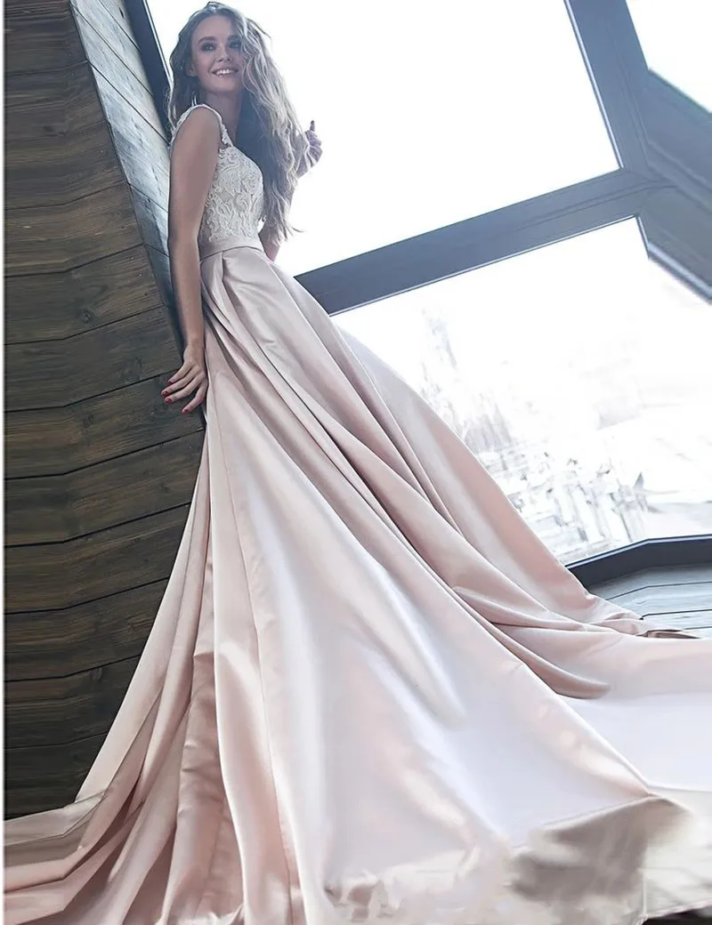 Robe de Patients Formelle Personnalisée en Satin et Dentelle, Élégante, Romantique, avec Manches sulfet Traîne