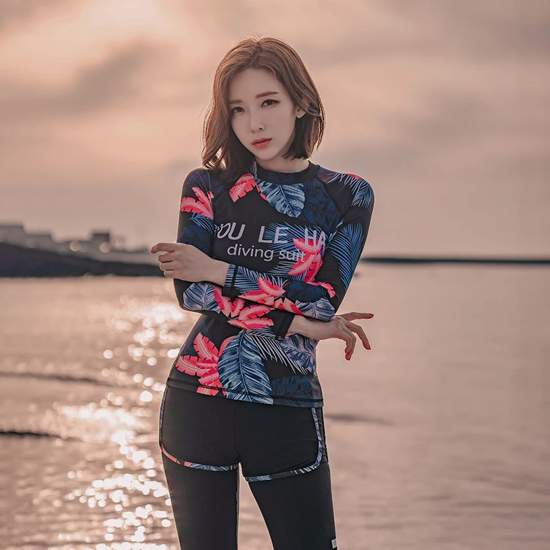 Ladies summer beach wear long sleeves surfing suit padded sexy rashguards floral print sport high quality swimsuit Diving suit