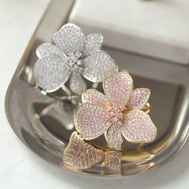 1pc Flower Shaped Finger Rings Full-jewelled Luxury Resizable Finger Ring Handmade Fashion Jewelry for Party Banquet Gift