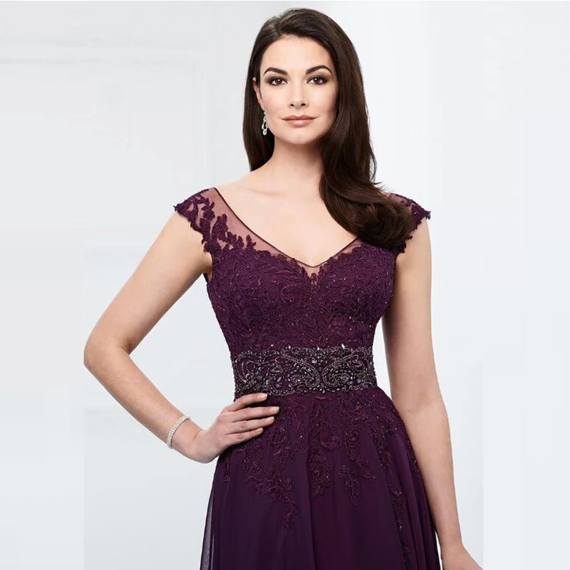 Gorgeous Purple Mother Dresses 2023 High Side Slit Cap Sleeves Plunge V Neck Lace  of the Groom Gowns Back Out Beaded