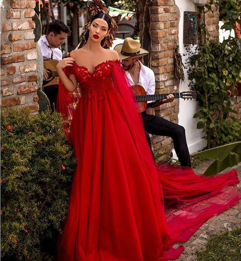 

Red Prom Dresses Off Shoulder Lace Appliques Draped Tulle Red Carpet Dress with Cape Celebrity Evening Gowns robes de soiree