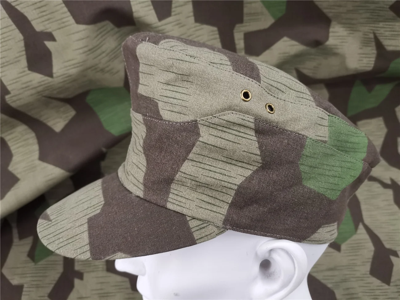 WW2 E.M.D German .M43 hat . Camouflage WH