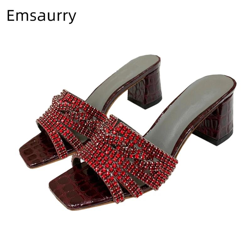 Luksusowe Rhinestone Fretwork sandały damskie letnie kwadratowe z wystającym palcem prawdziwe skórzane kopyto pięty Slingbacks Party Shoes Woman