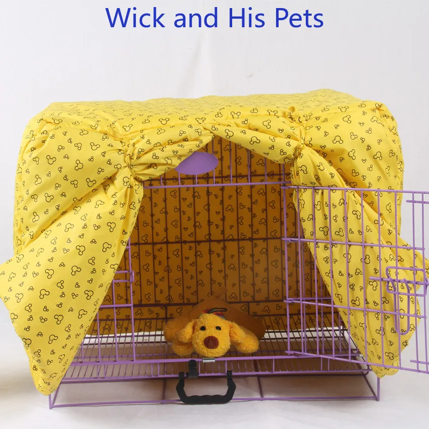 The pet dog is covered with a silk quilt to prevent wind and drizzle and keep warm dog accessories dog supplies