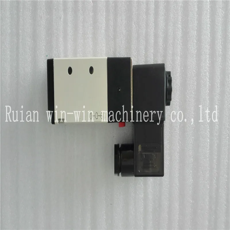 4V210-08A 4V21008A  AC220V 3.5VA solenoid electromagnetic valve