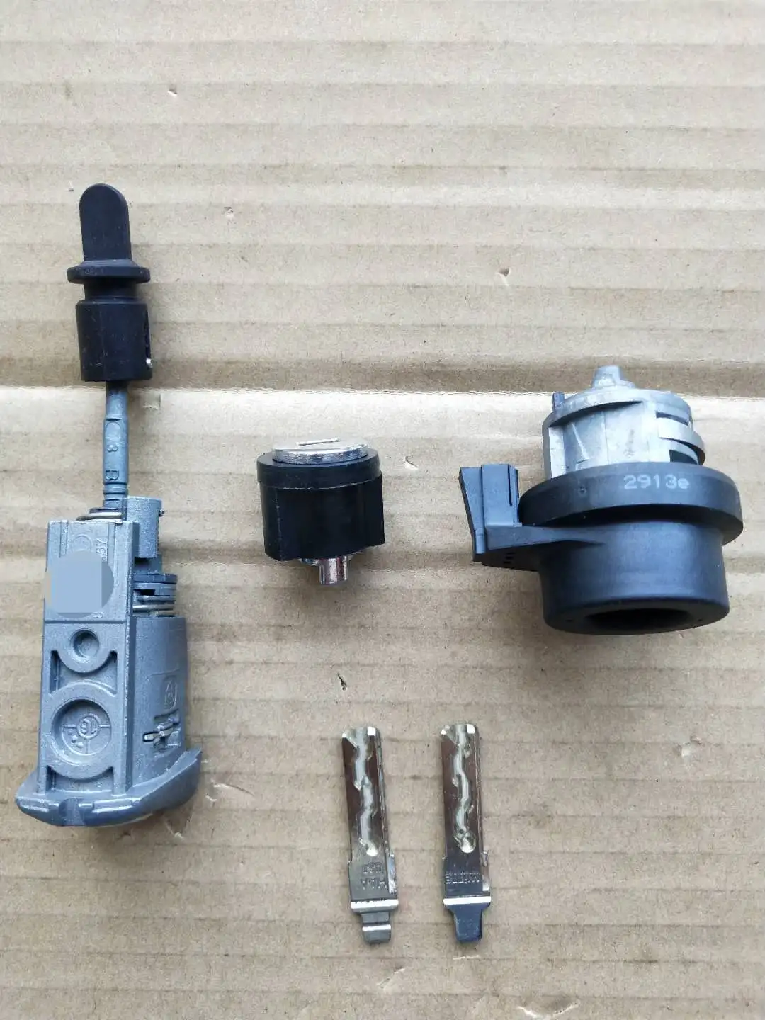 Car Full Lock Core For Audi Q3Q3LQ2LA3A5Q5LA6LA4LQ7C8B9 Replace with Key car Door lock Core (Please Message Your Car Vin Number