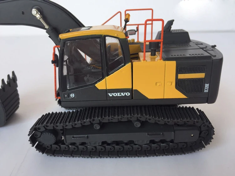 1:50 EC220E excavator alloy model Gifts Souvenir Toys