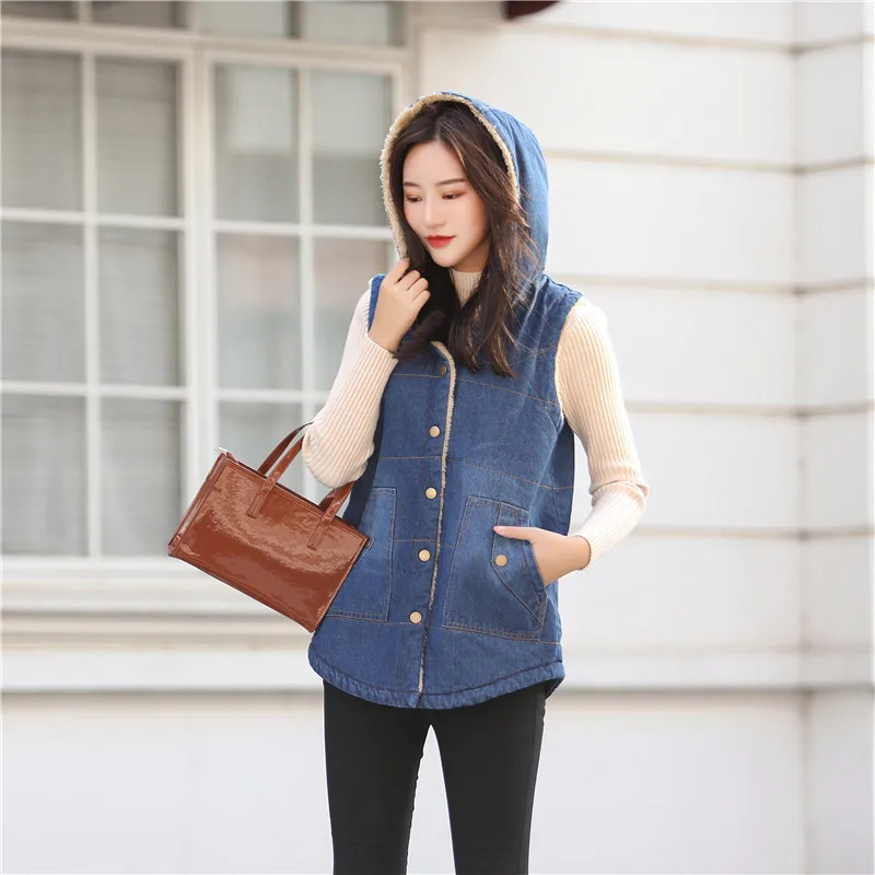 UHYTGF Autumn Winter Vests For Women Fleece Thickened Lamb Cotton Denim Vest Waistcoat Hooded Warm Short Jeans Vest Big Size 205