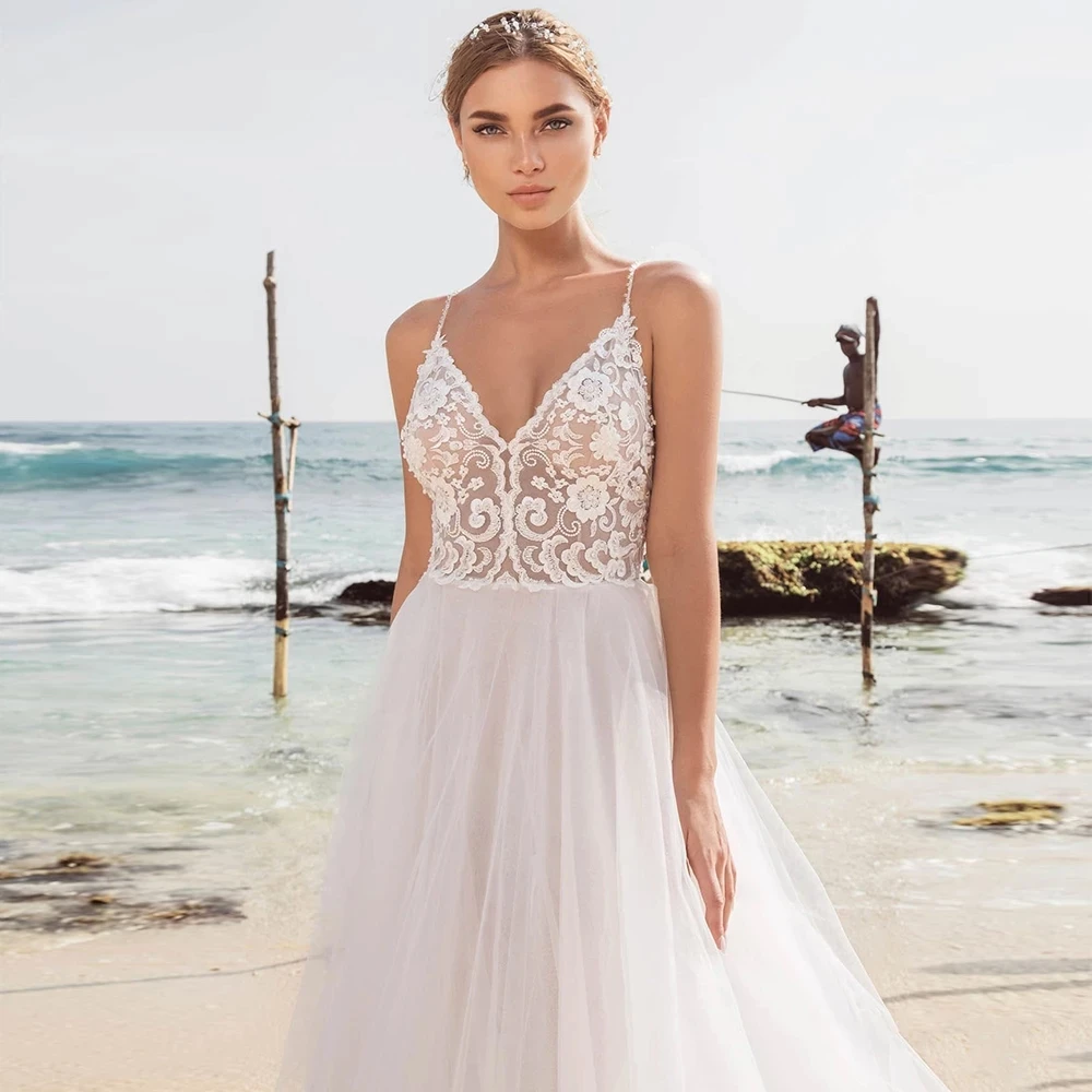 Gaun Pengantin Pantai Tulle Putih 2021 Boho V-neck Tali Spaghetti Punggung Terbuka Renda Applique A Line Gaun Pengantin untuk Wanita