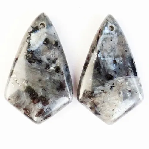 Charming 2Pcs 32x20x6mm Natural Larvikite Inverted Triangle Pendant Bead for Jewelry Making