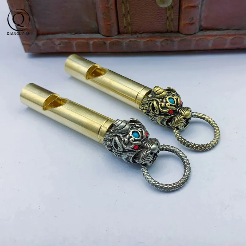 Alta qualidade mítico animal selvagem cabeça chaveiro pingentes árbitro ao ar livre apito chaveiros para sobrevivência selvagem apitos chaveiro