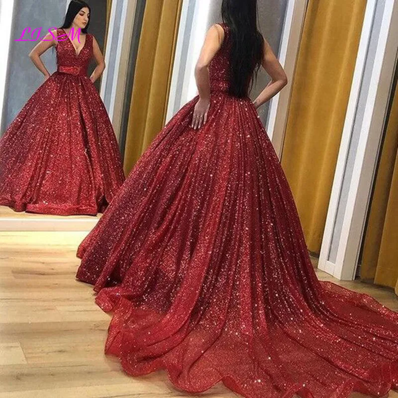 

Stunning V-Neck Ball Gown Prom Dresses 2020 Sequined Sparkle Bling Sleeveless Court Train Evening Gown Women Elegant Party Dress