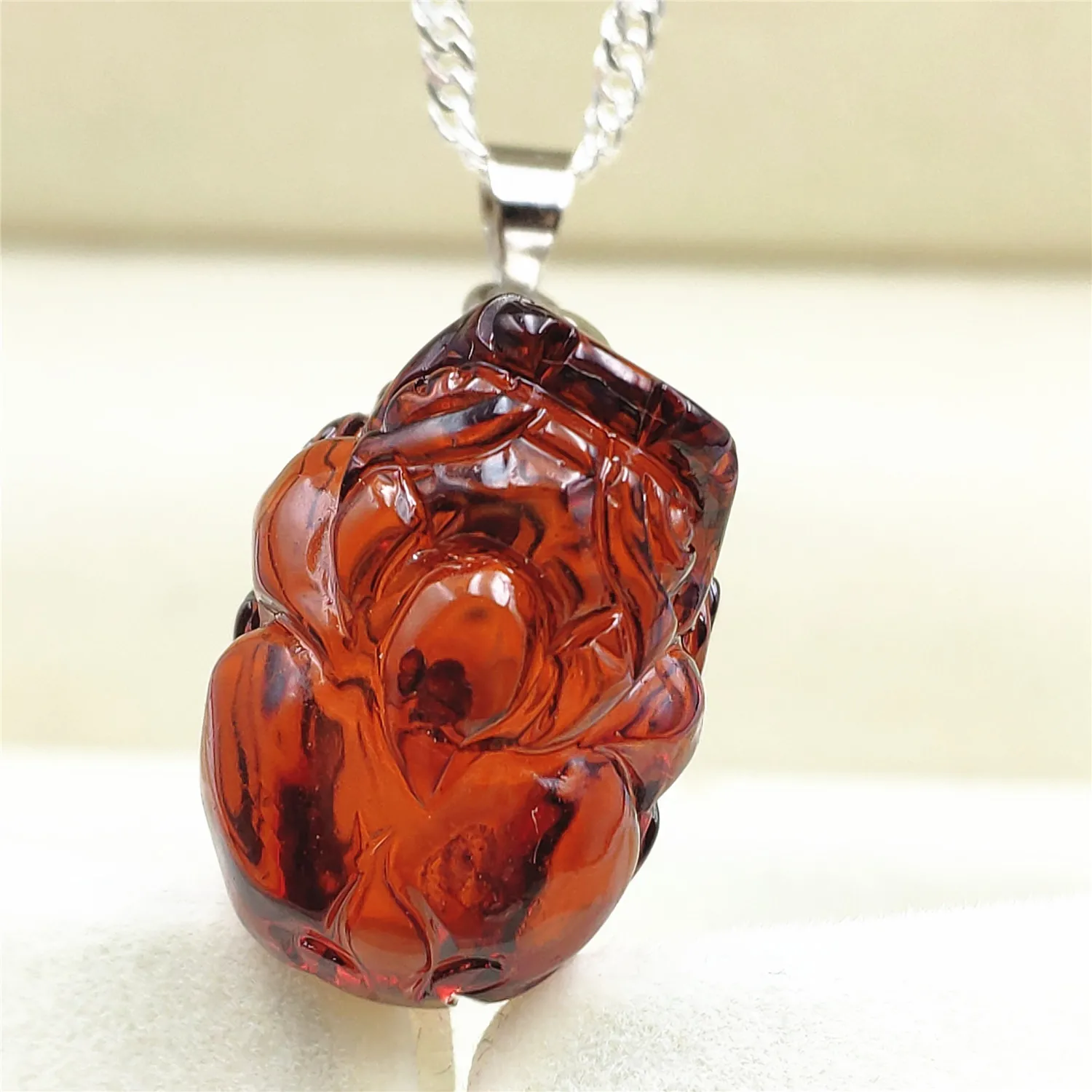 Natural Red Amber Pi Xiu Carved Pendant Red Amber Necklace Women Men Crystal Yellow Amber AAAAA